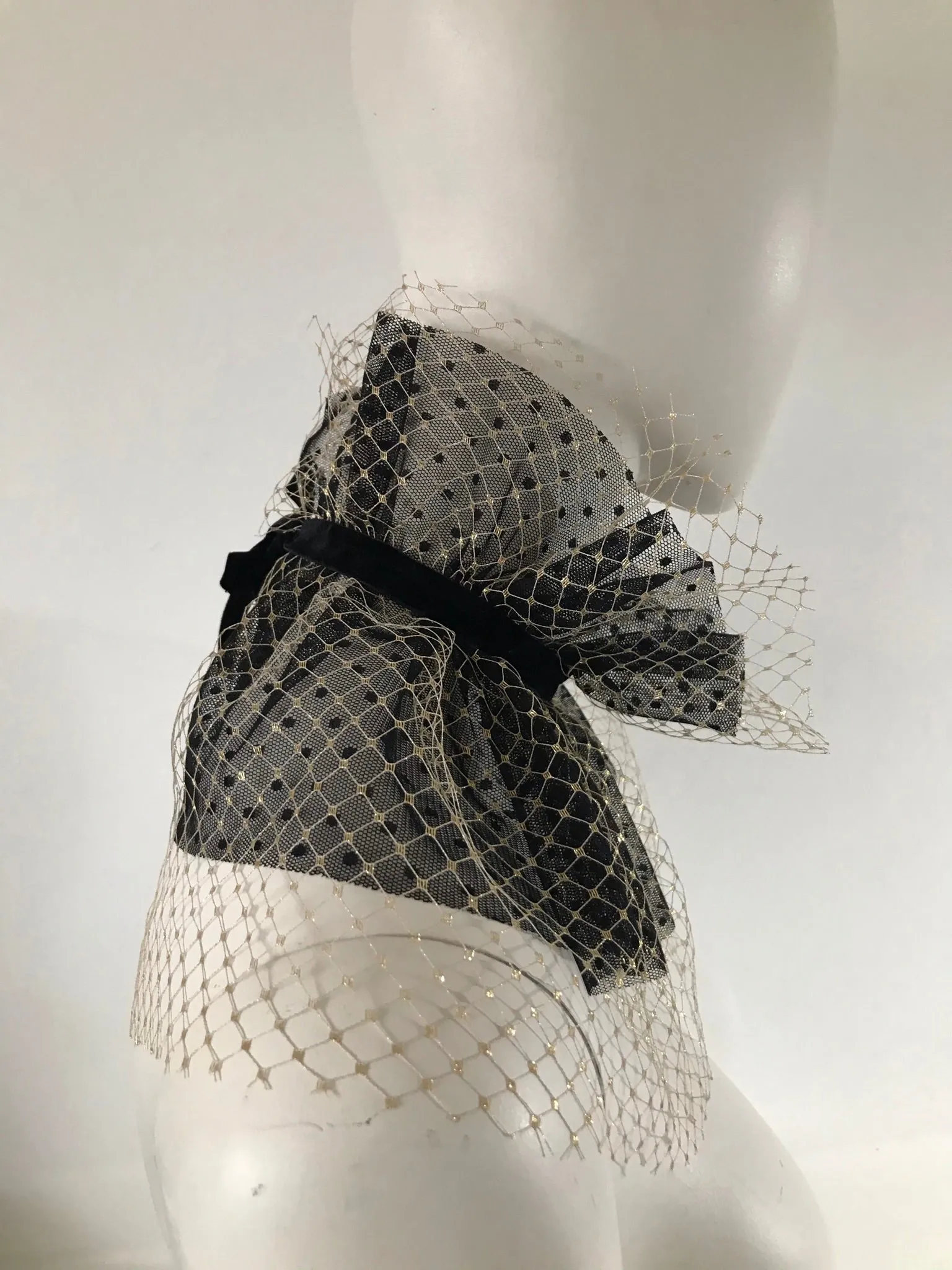 Ann Ruffle Collar